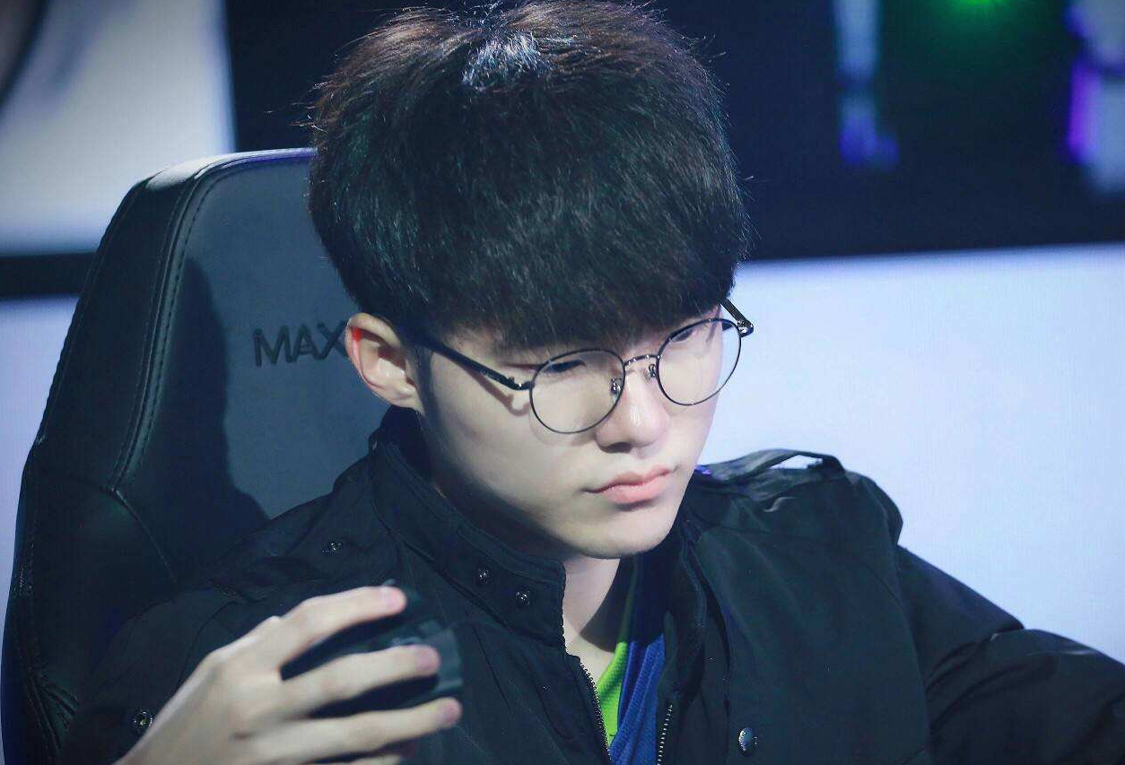 的球迷提供